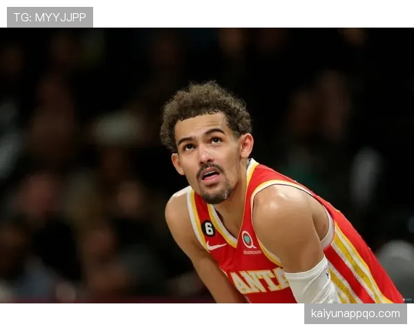 特雷·杨赛场像邻家大男孩，下班钱包像老板